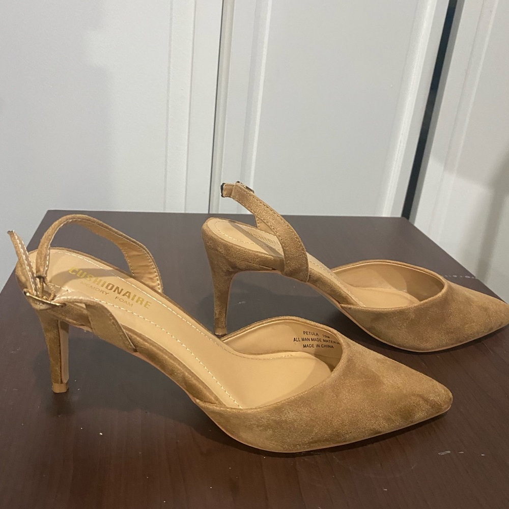 Cushionaire Elegant Tan Slingback Heels